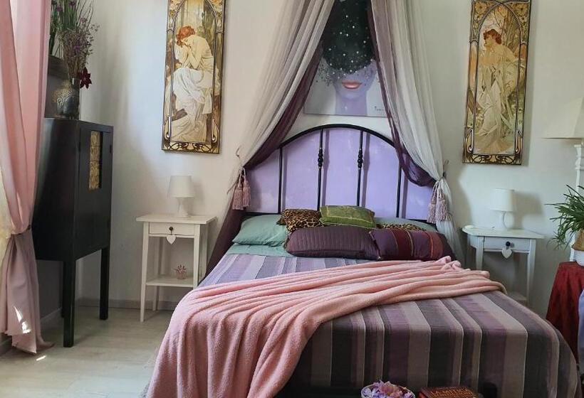 پانسیون Suite In House.