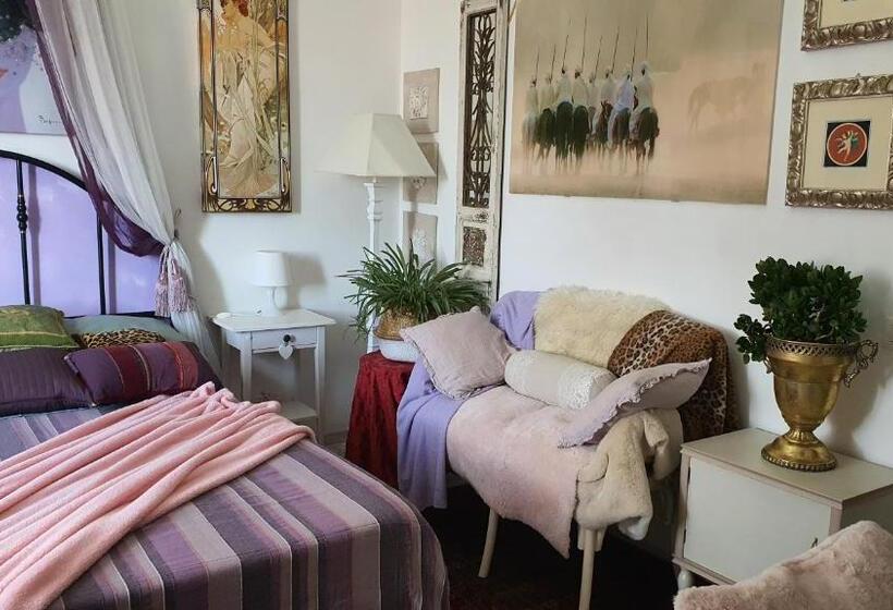 پانسیون Suite In House.