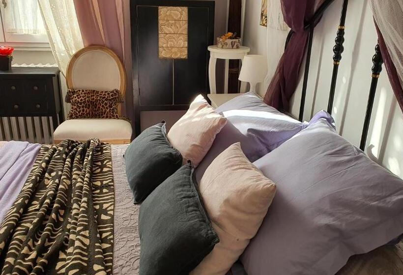 پانسیون Suite In House.