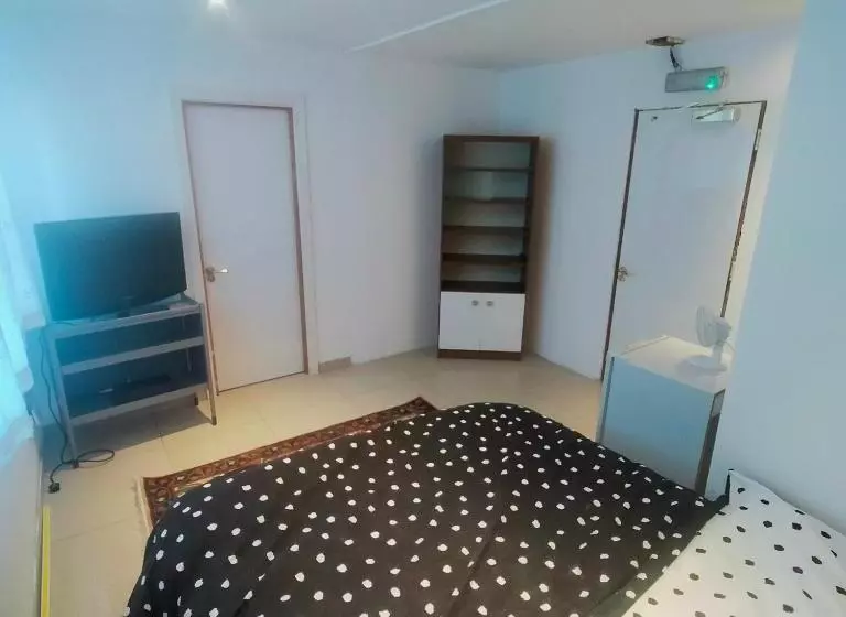 ペンション Vinox Property
