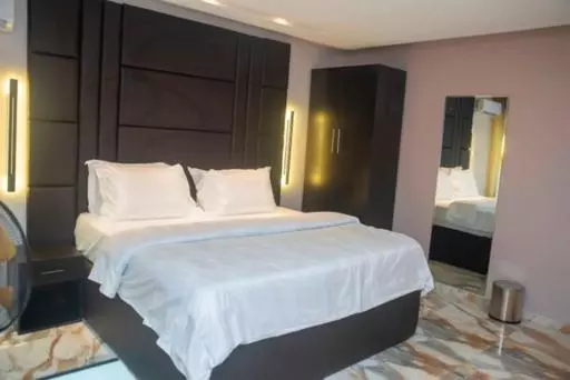 Triple Tee Luxury Hotel & Service Apartments Surulere