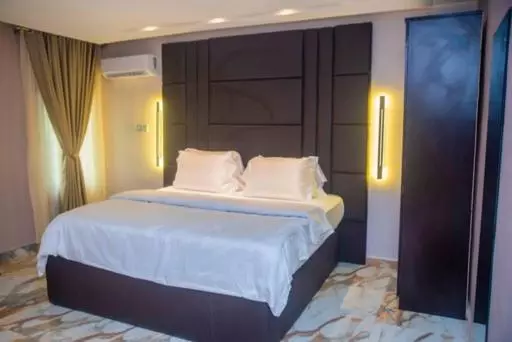 Triple Tee Luxury Hotel & Service Apartments Surulere