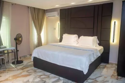 Triple Tee Luxury Hotel & Service Apartments Surulere