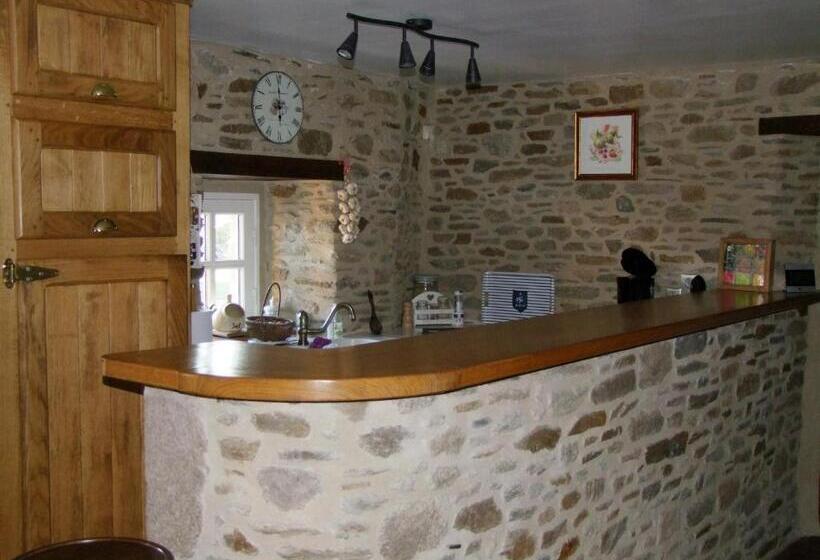 تختخواب و صبحانه L Tas De Cailloux