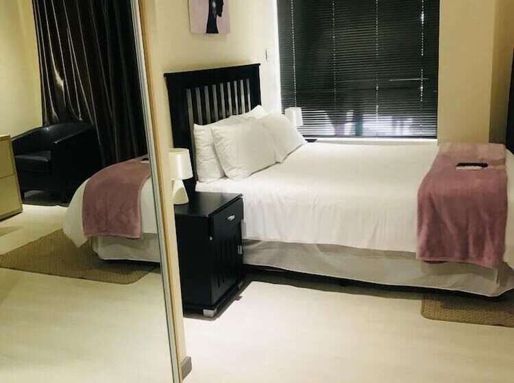 تختخواب و صبحانه Staybridge Golfview Suites