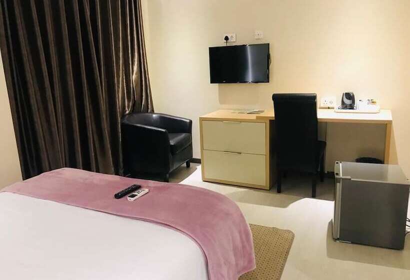 تختخواب و صبحانه Staybridge Golfview Suites