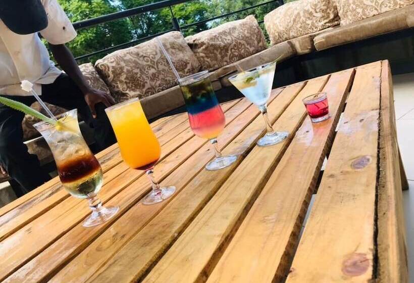 تختخواب و صبحانه Staybridge Golfview Suites