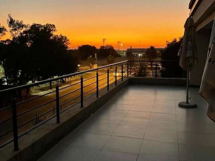 تختخواب و صبحانه Staybridge Golfview Suites