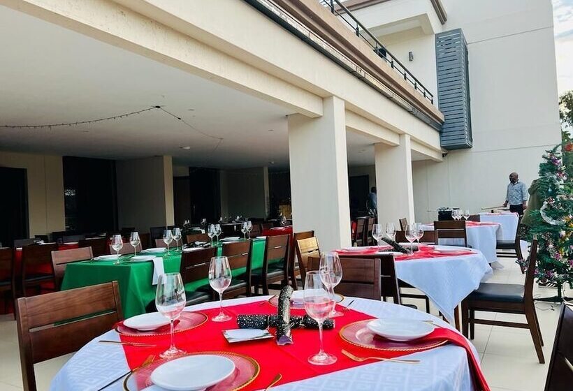 تختخواب و صبحانه Staybridge Golfview Suites