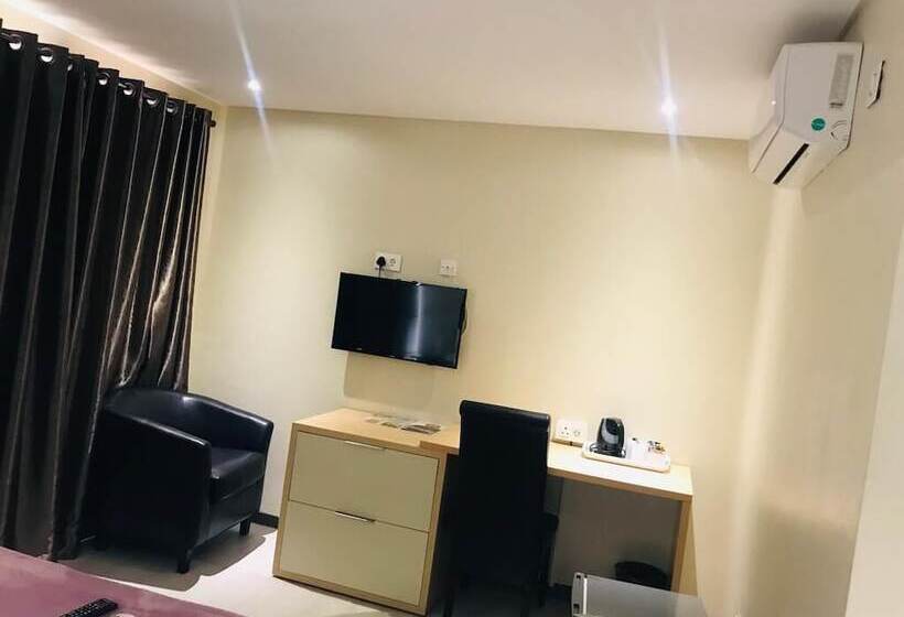 تختخواب و صبحانه Staybridge Golfview Suites