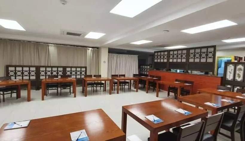 تختخواب و صبحانه Staybridge Golfview Suites