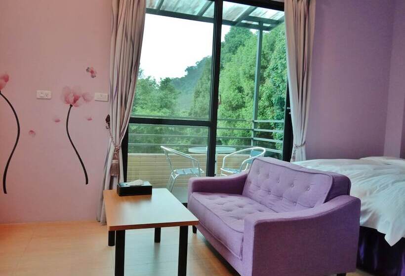 تختخواب و صبحانه Sunlight Forest