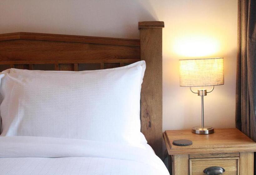 مبيت وإفطار The Black Dog Inn