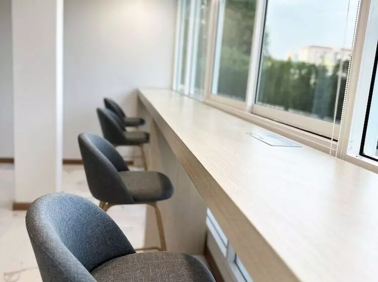 Golden Nest Hotel   Suvarnabhumi