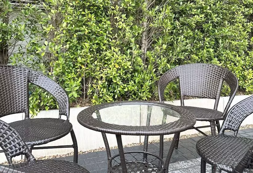 Golden Nest Hotel   Suvarnabhumi