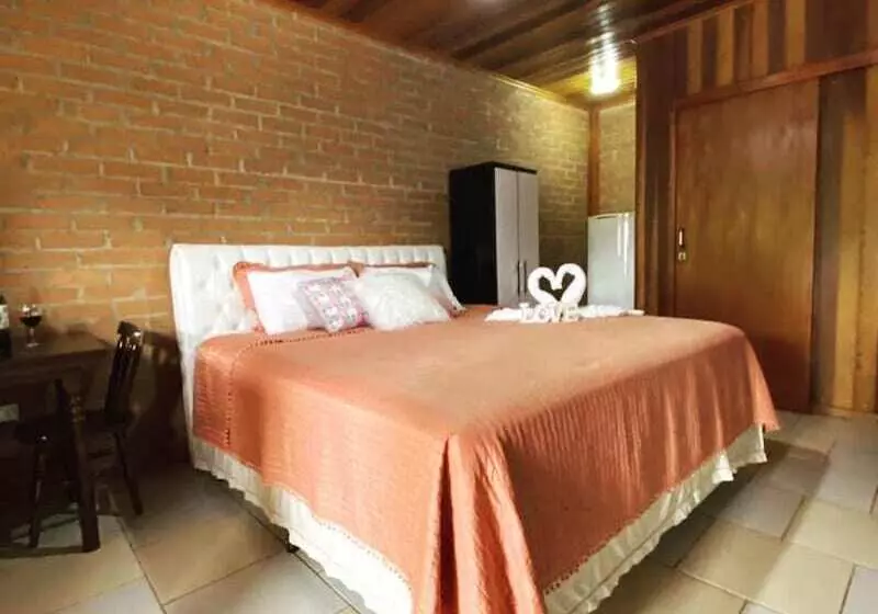 簡易ホテル Chalés Sapucaí Pousada