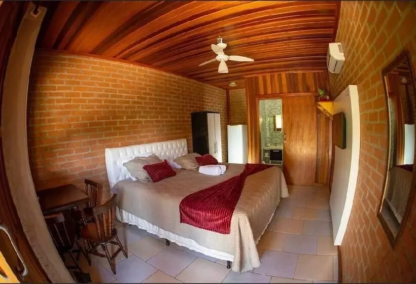 簡易ホテル Chalés Sapucaí Pousada