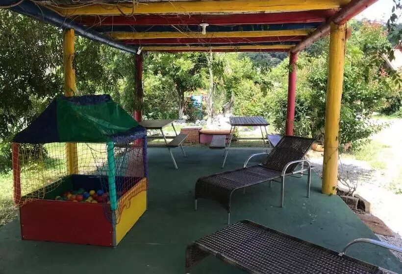 簡易ホテル Chalés Sapucaí Pousada