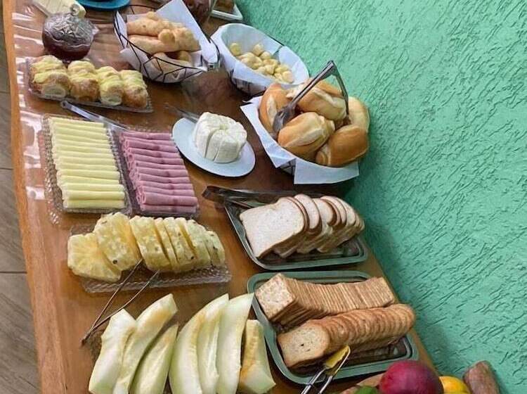 簡易ホテル Chalés Sapucaí Pousada