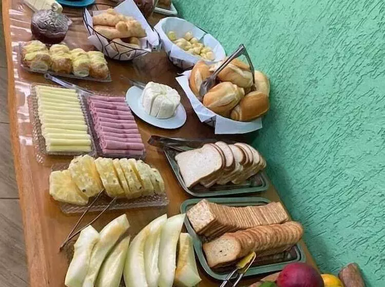 簡易ホテル Chalés Sapucaí Pousada