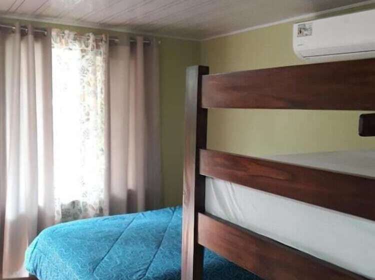 Hostal Y Cabinas Anita