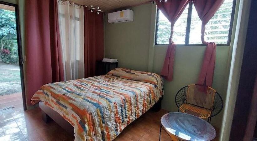 Hostal Y Cabinas Anita