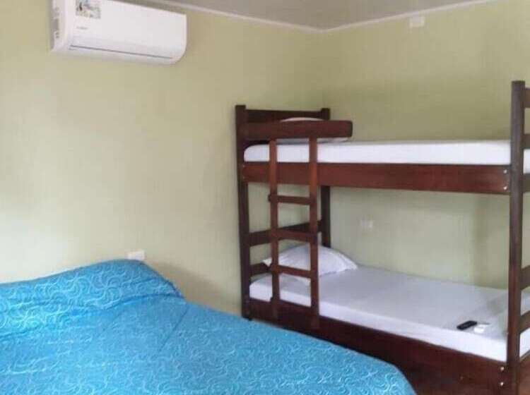 Hostal Y Cabinas Anita