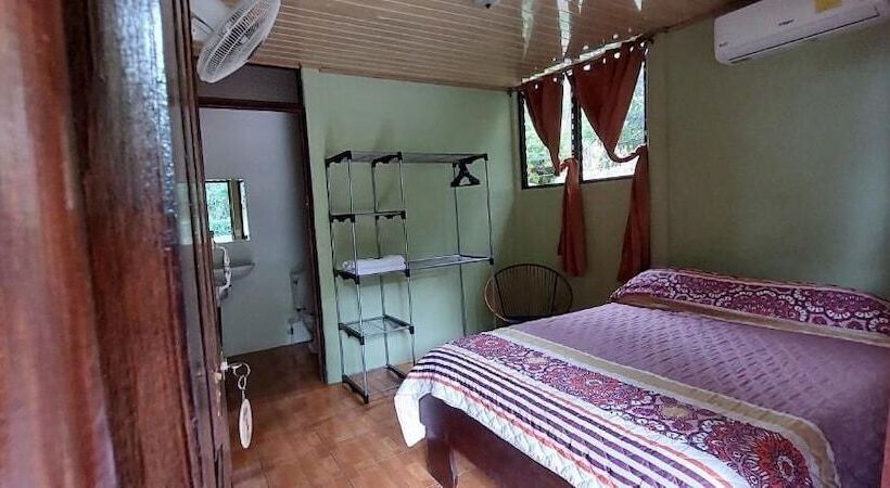 Hostal Y Cabinas Anita