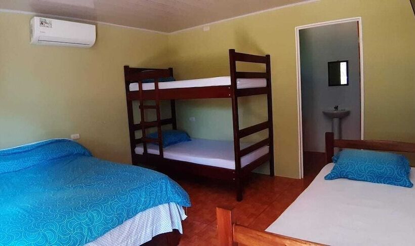 Hostal Y Cabinas Anita