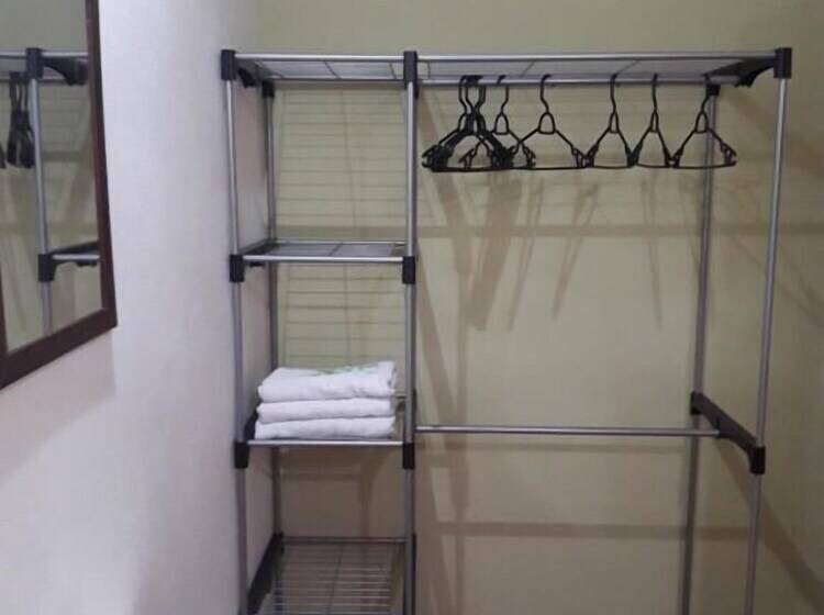 Hostal Y Cabinas Anita