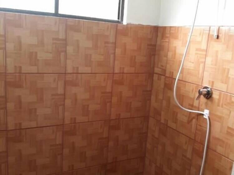 Hostal Y Cabinas Anita