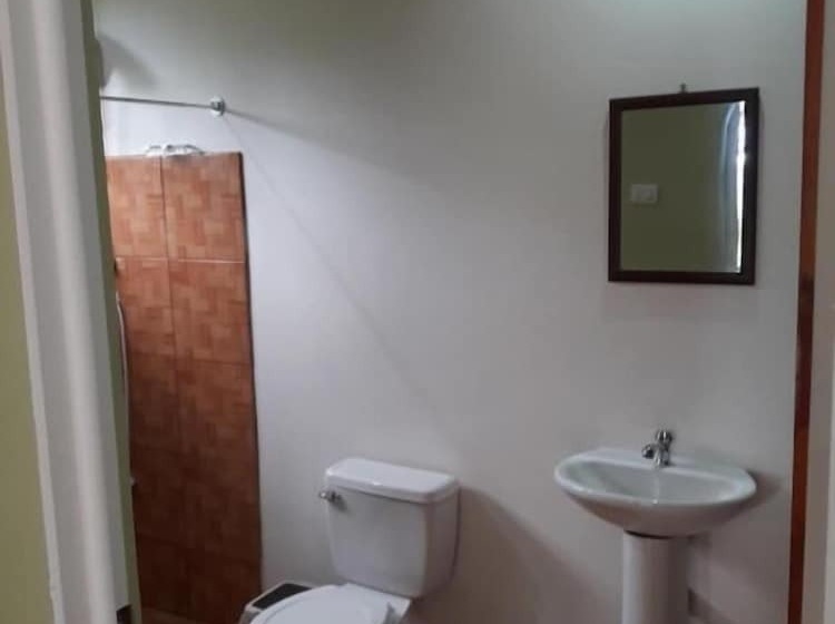 Hostal Y Cabinas Anita