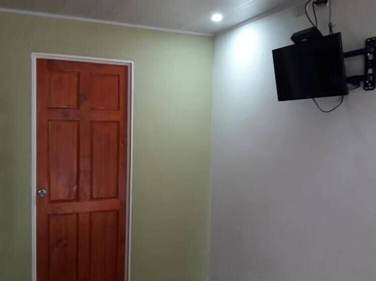 Hostal Y Cabinas Anita