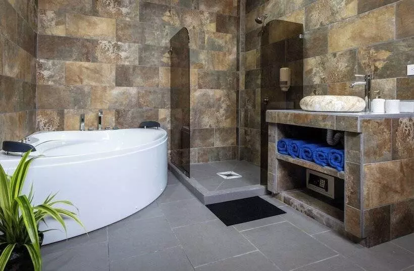 هتل Casablanca Tortuguero