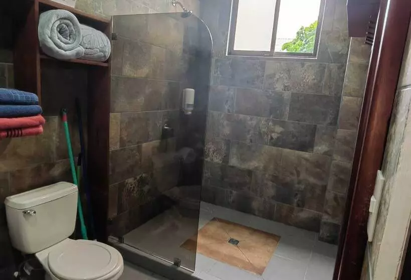 هتل Casablanca Tortuguero