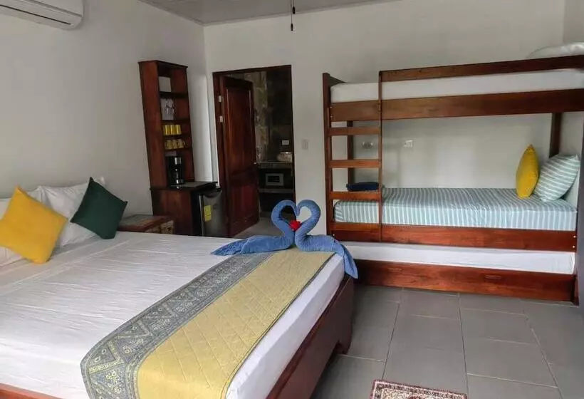 هتل Casablanca Tortuguero