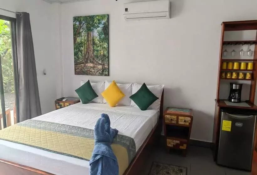 هتل Casablanca Tortuguero