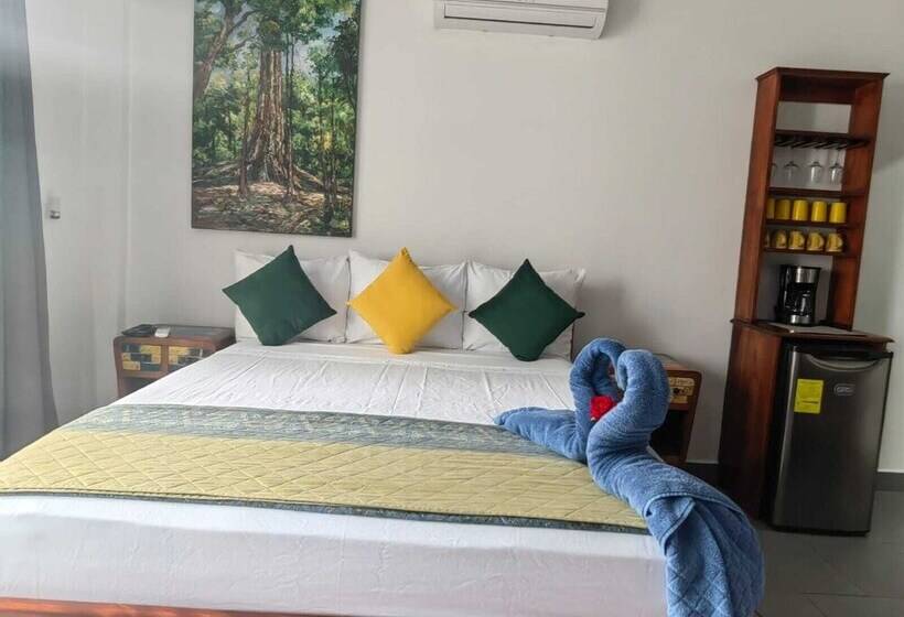 هتل Casablanca Tortuguero