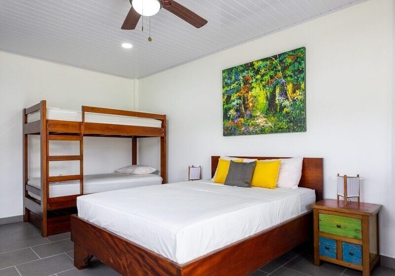 هتل Casablanca Tortuguero