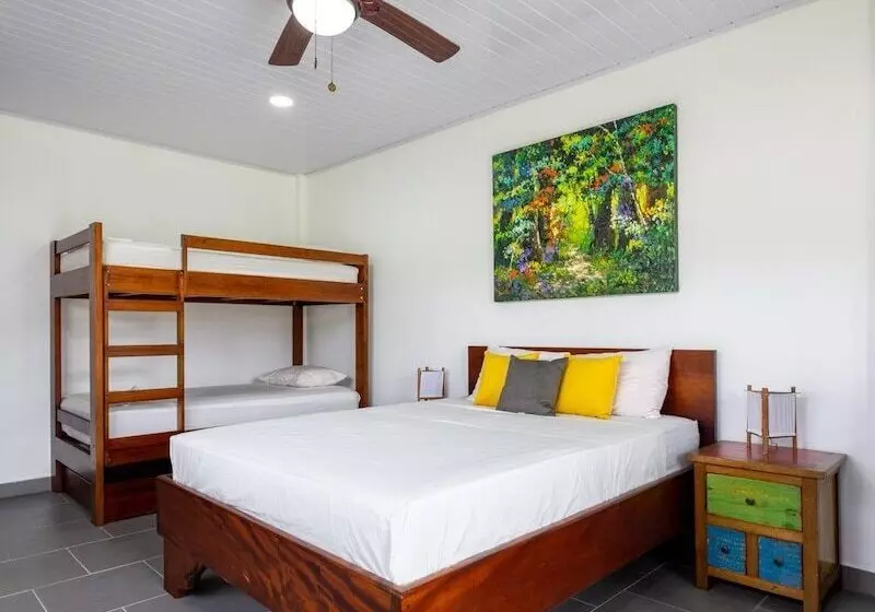 هتل Casablanca Tortuguero