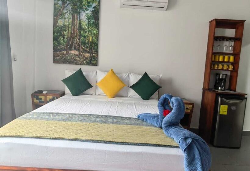 هتل Casablanca Tortuguero