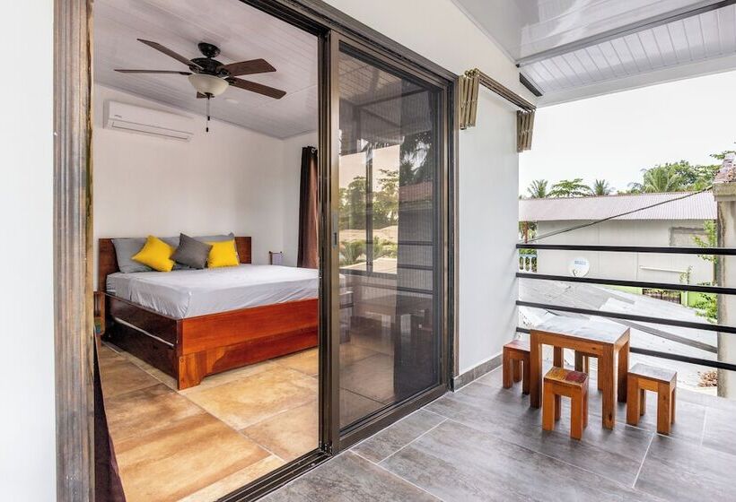 هتل Casablanca Tortuguero