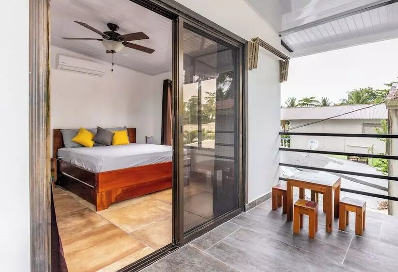 هتل Casablanca Tortuguero