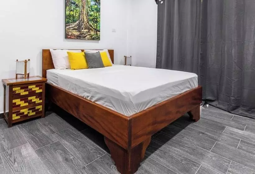 هتل Casablanca Tortuguero