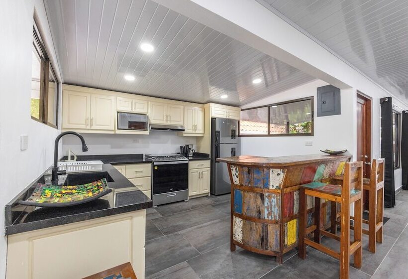 هتل Casablanca Tortuguero