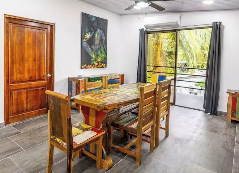 هتل Casablanca Tortuguero