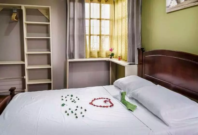 هتل Del Cafetal Cr