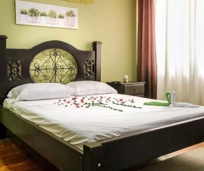 هتل Del Cafetal Cr