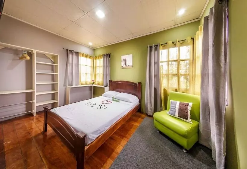 هتل Del Cafetal Cr