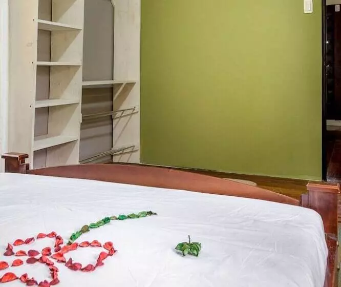 هتل Del Cafetal Cr